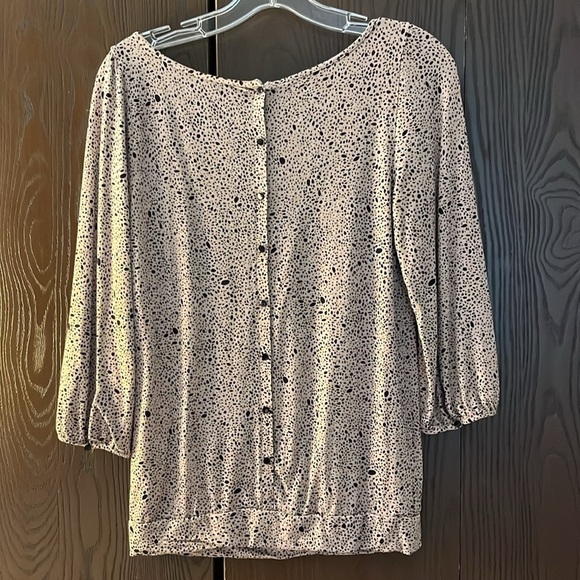 Loft tan 3/4 sleeved with black dots top. Size Small. - Picture 6 of 9